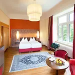 فندق Eurothermenresort - Miraverde باد هول